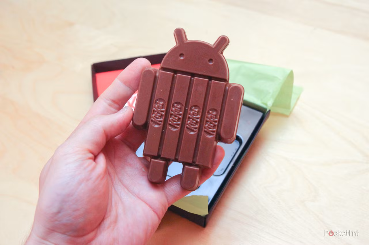 Bugdroid-shaped KitKat bar, right out of its package